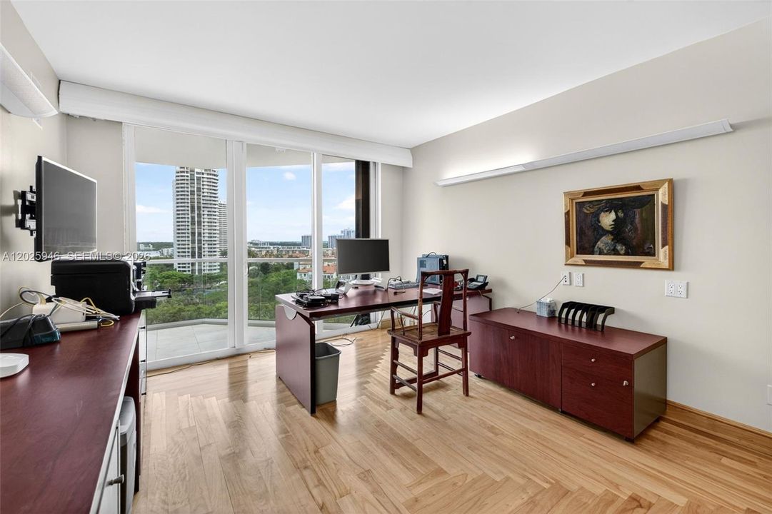 For Sale: $1,900,000 (3 beds, 3 baths, 3200 Square Feet)