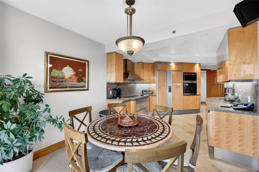 For Sale: $1,900,000 (3 beds, 3 baths, 3200 Square Feet)
