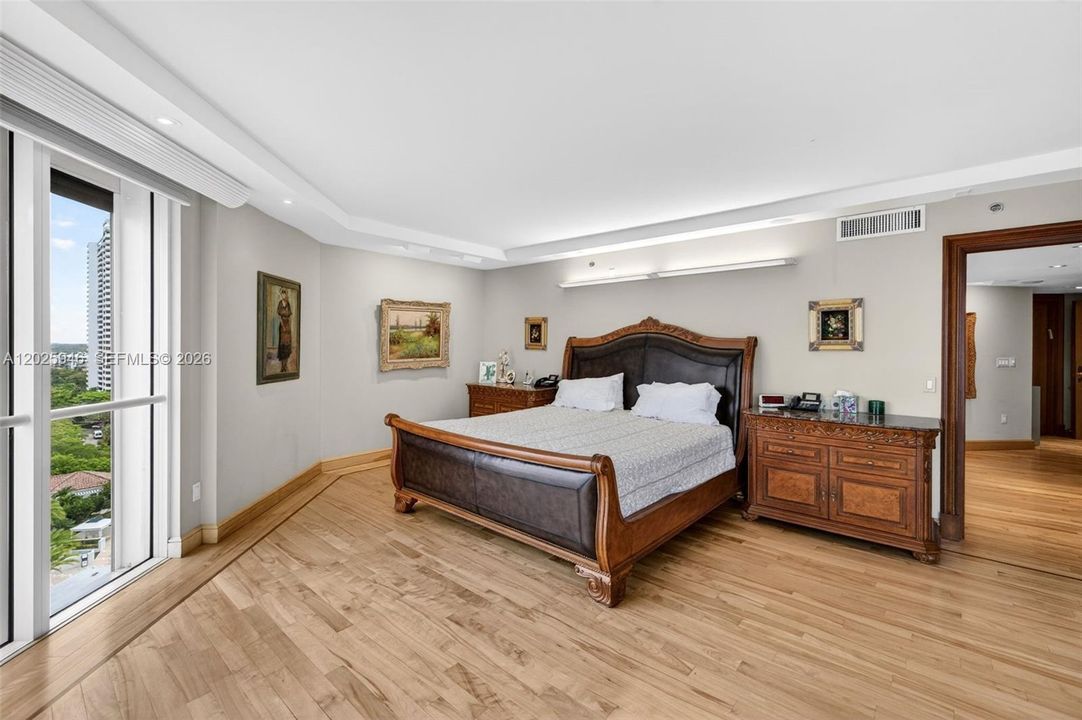 For Sale: $1,900,000 (3 beds, 3 baths, 3200 Square Feet)