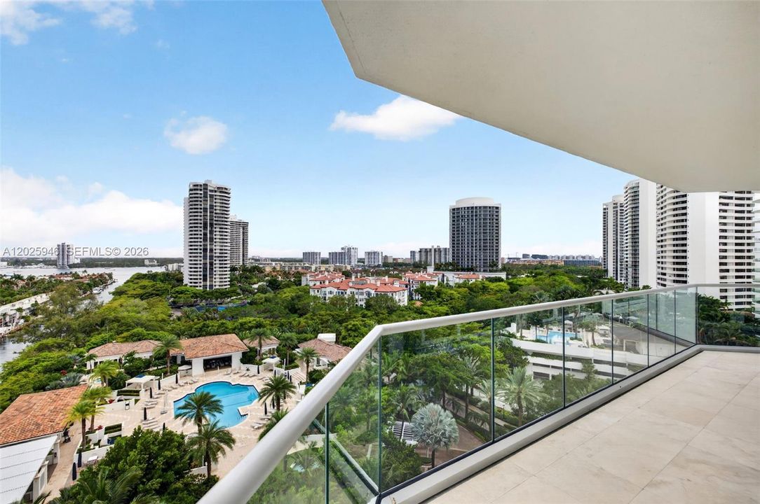 For Sale: $1,900,000 (3 beds, 3 baths, 3200 Square Feet)
