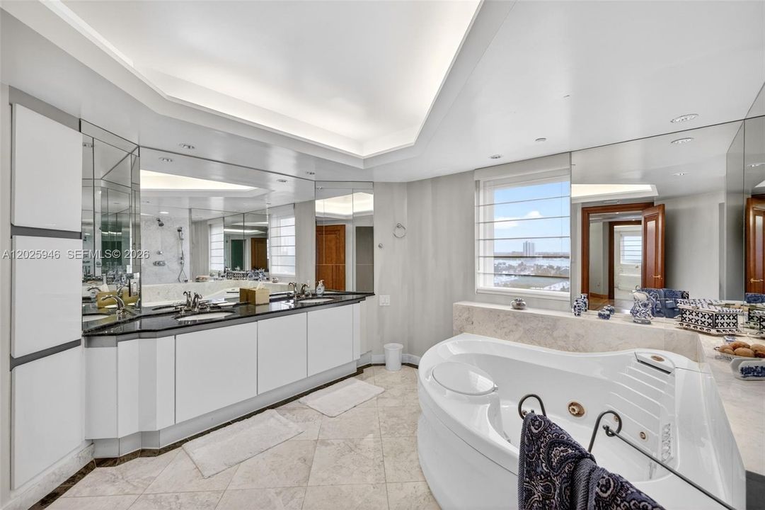 For Sale: $1,900,000 (3 beds, 3 baths, 3200 Square Feet)