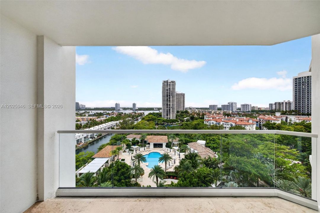 For Sale: $1,900,000 (3 beds, 3 baths, 3200 Square Feet)