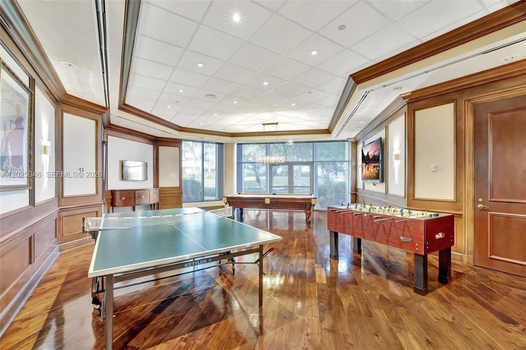 For Sale: $1,900,000 (3 beds, 3 baths, 3200 Square Feet)