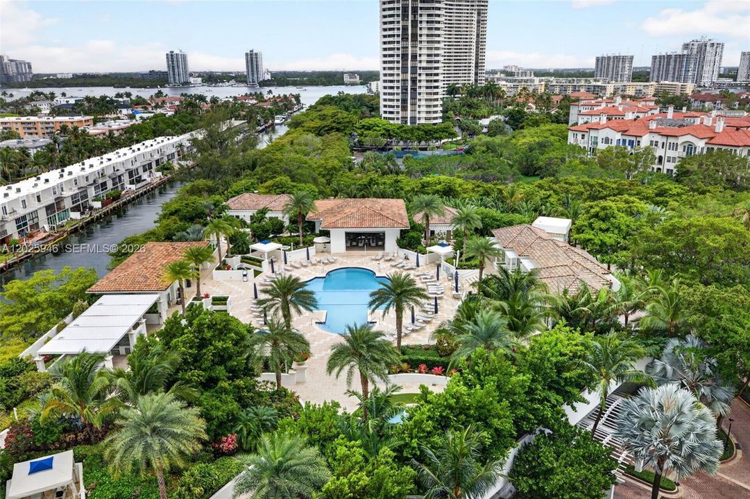 For Sale: $1,900,000 (3 beds, 3 baths, 3200 Square Feet)