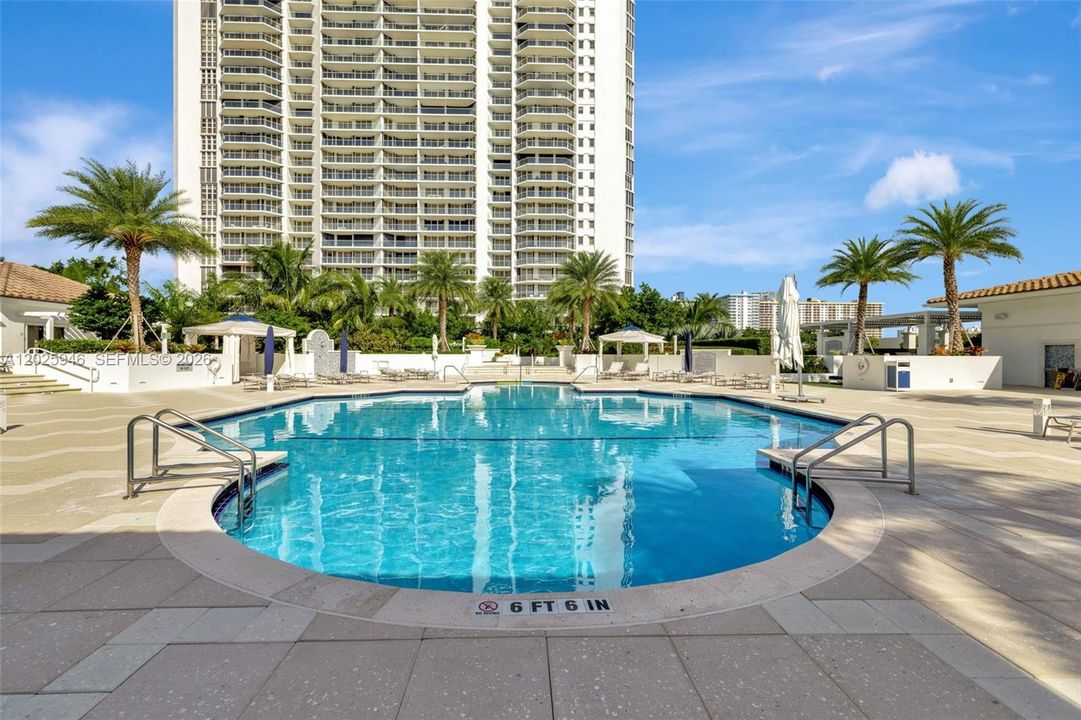 For Sale: $1,900,000 (3 beds, 3 baths, 3200 Square Feet)