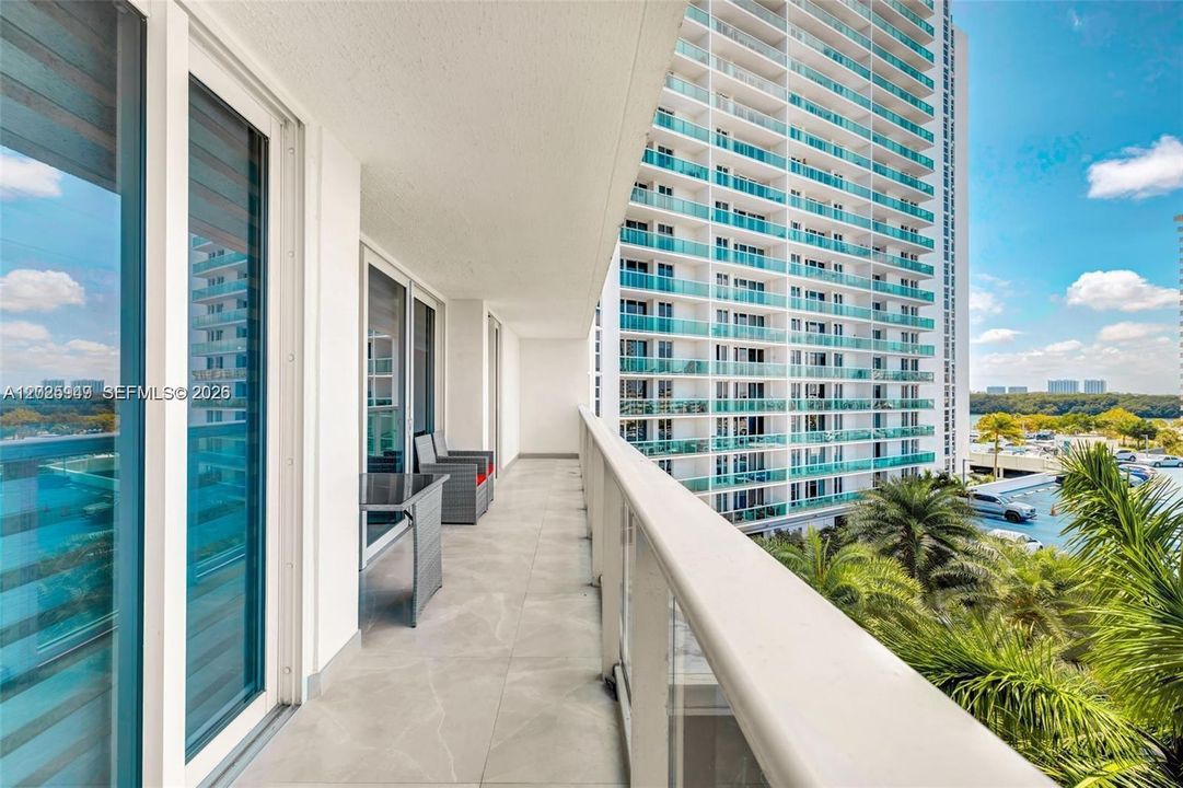For Sale: $599,000 (2 beds, 2 baths, 1331 Square Feet)
