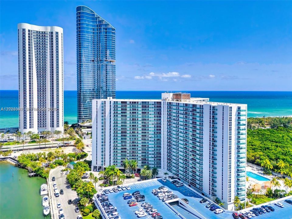 For Sale: $599,000 (2 beds, 2 baths, 1331 Square Feet)