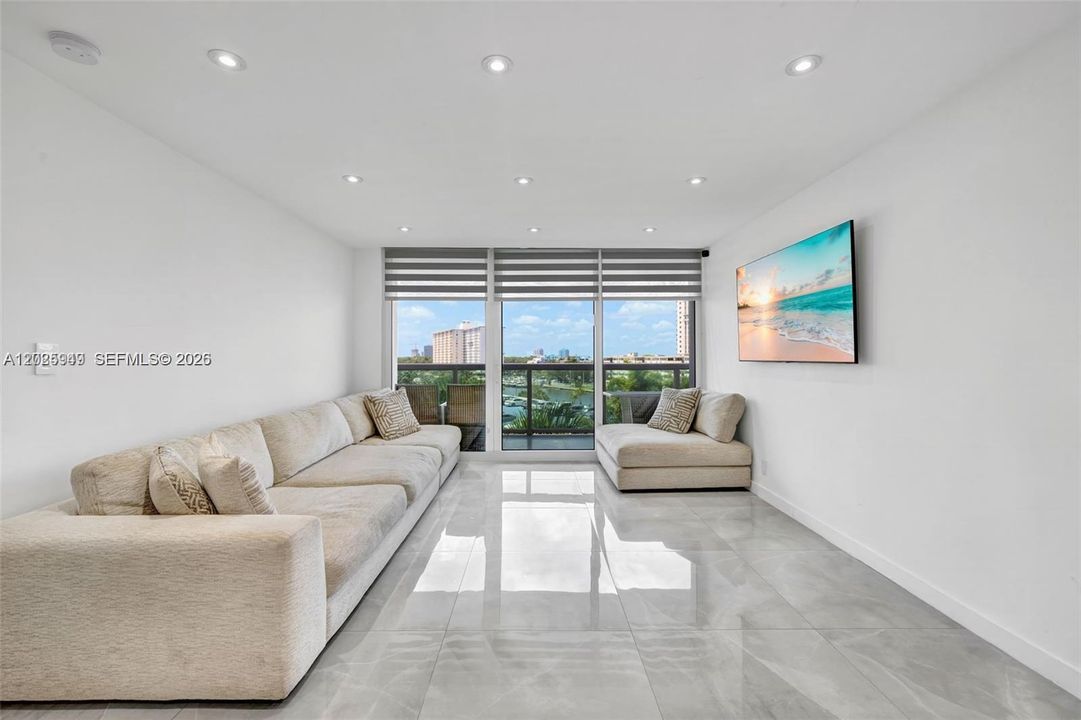 For Sale: $599,000 (2 beds, 2 baths, 1331 Square Feet)