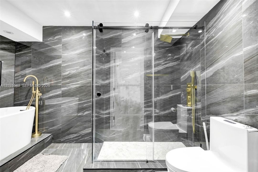 For Sale: $599,000 (2 beds, 2 baths, 1331 Square Feet)