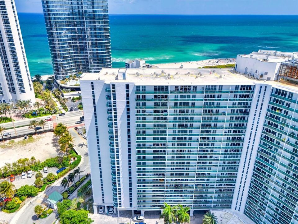 For Sale: $599,000 (2 beds, 2 baths, 1331 Square Feet)