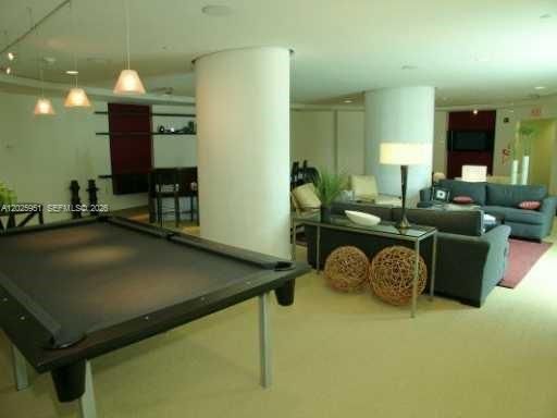 For Sale: $289,900 (1 beds, 1 baths, 797 Square Feet)