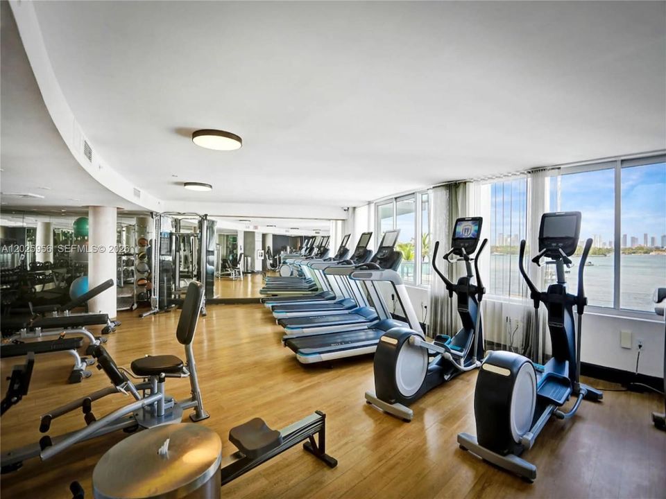 For Sale: $410,000 (1 beds, 1 baths, 610 Square Feet)