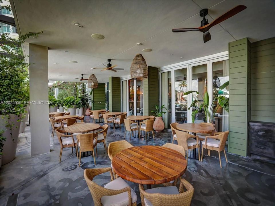 For Sale: $410,000 (1 beds, 1 baths, 610 Square Feet)