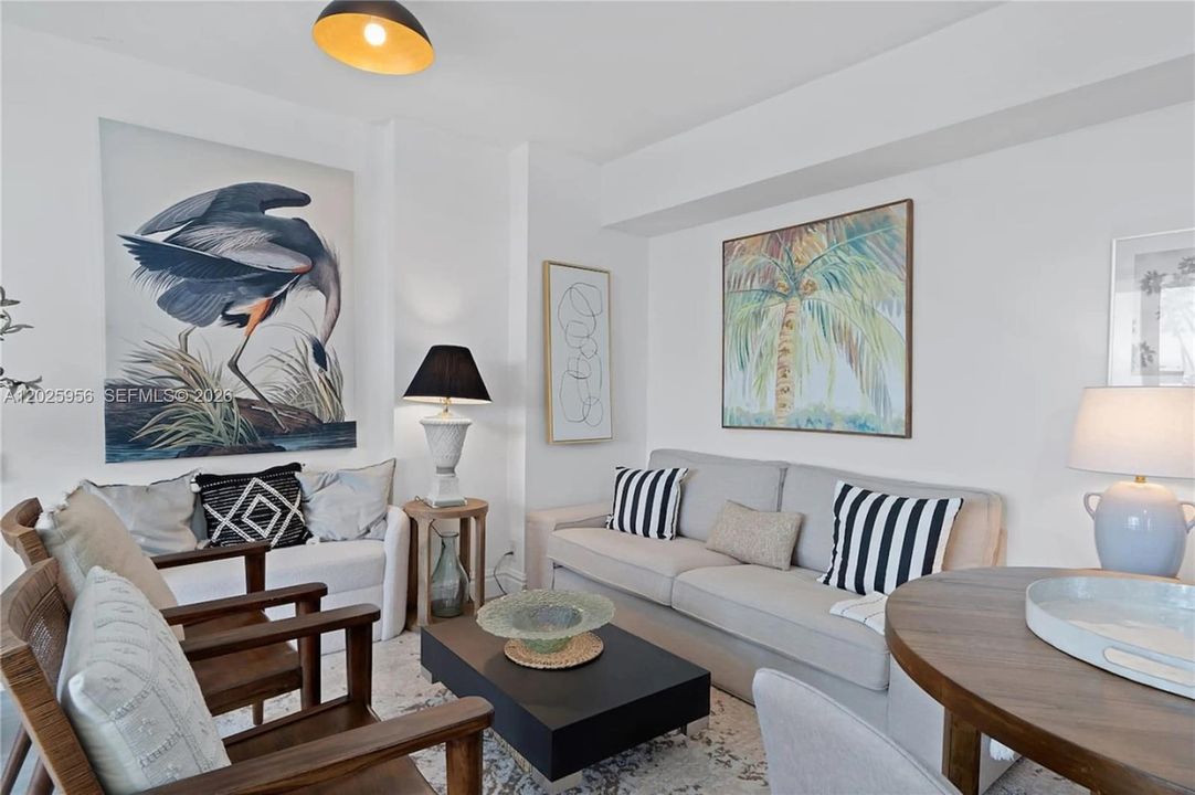 For Sale: $410,000 (1 beds, 1 baths, 610 Square Feet)