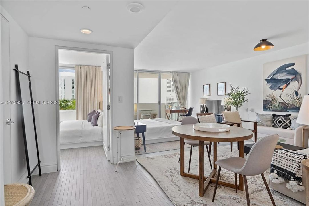 For Sale: $410,000 (1 beds, 1 baths, 610 Square Feet)