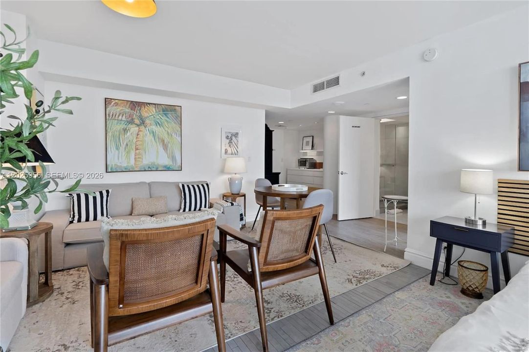 For Sale: $410,000 (1 beds, 1 baths, 610 Square Feet)