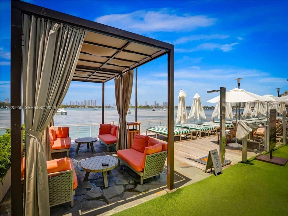 For Sale: $410,000 (1 beds, 1 baths, 610 Square Feet)