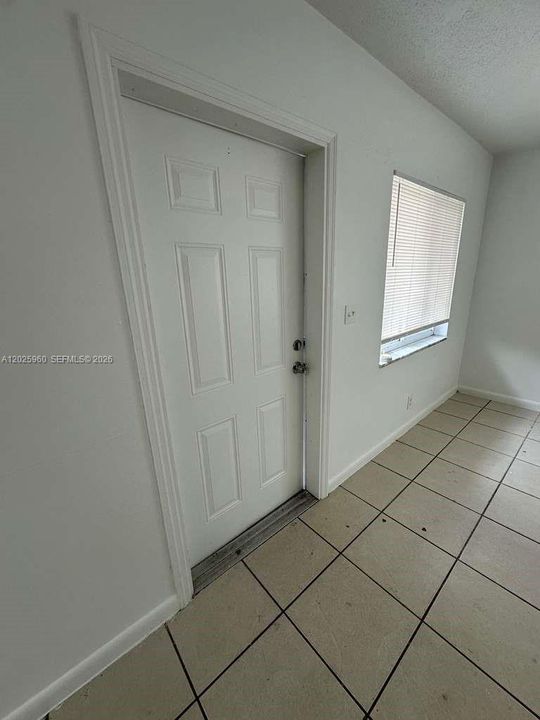 For Rent: $1,700 (2 beds, 1 baths, 3570 Square Feet)