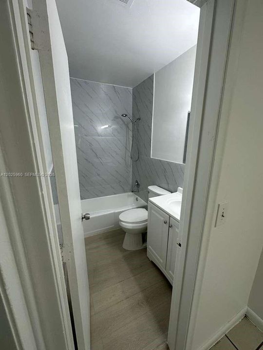 For Rent: $1,700 (2 beds, 1 baths, 3570 Square Feet)