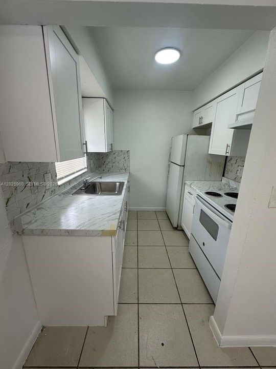 For Rent: $1,700 (2 beds, 1 baths, 3570 Square Feet)