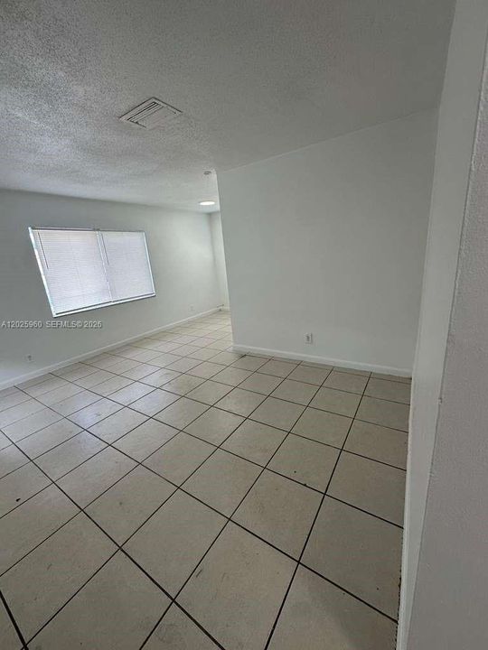 For Rent: $1,700 (2 beds, 1 baths, 3570 Square Feet)