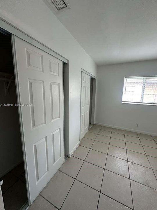 For Rent: $1,700 (2 beds, 1 baths, 3570 Square Feet)