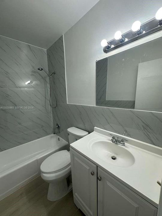 For Rent: $1,700 (2 beds, 1 baths, 3570 Square Feet)