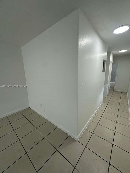 For Rent: $1,700 (2 beds, 1 baths, 3570 Square Feet)