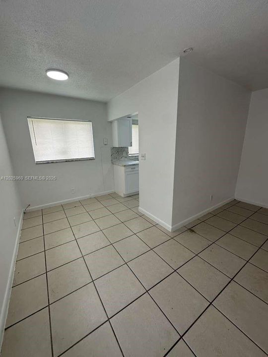 For Rent: $1,700 (2 beds, 1 baths, 3570 Square Feet)