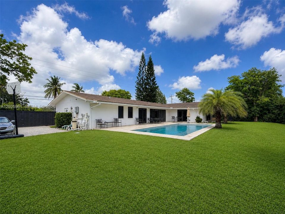 Huge Back Yard.
