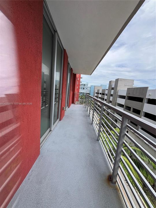 For Sale: $320,000 (1 beds, 1 baths, 668 Square Feet)