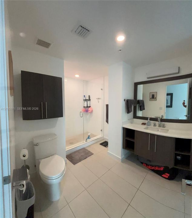 For Sale: $320,000 (1 beds, 1 baths, 668 Square Feet)