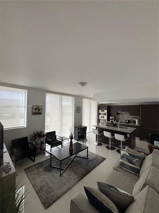 For Sale: $320,000 (1 beds, 1 baths, 668 Square Feet)