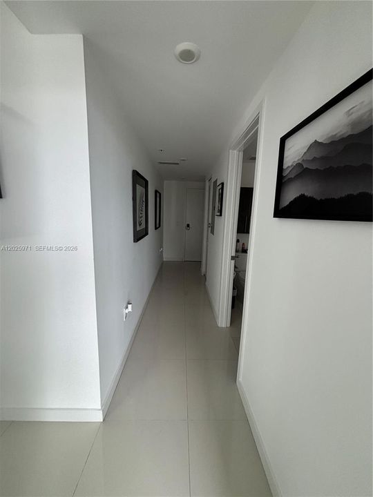 For Sale: $320,000 (1 beds, 1 baths, 668 Square Feet)