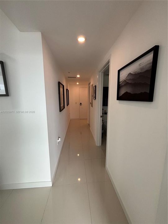 For Sale: $320,000 (1 beds, 1 baths, 668 Square Feet)