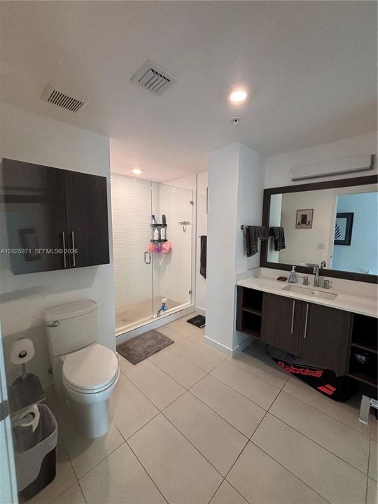 For Sale: $320,000 (1 beds, 1 baths, 668 Square Feet)