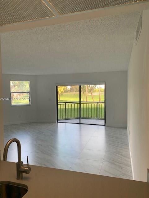 En Renta: $3,250 (3 camas, 2 baños, 1707 Pies cuadrados)