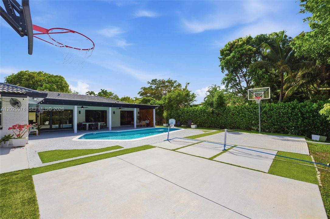For Rent: $8,000 (4 beds, 2 baths, 2639 Square Feet)