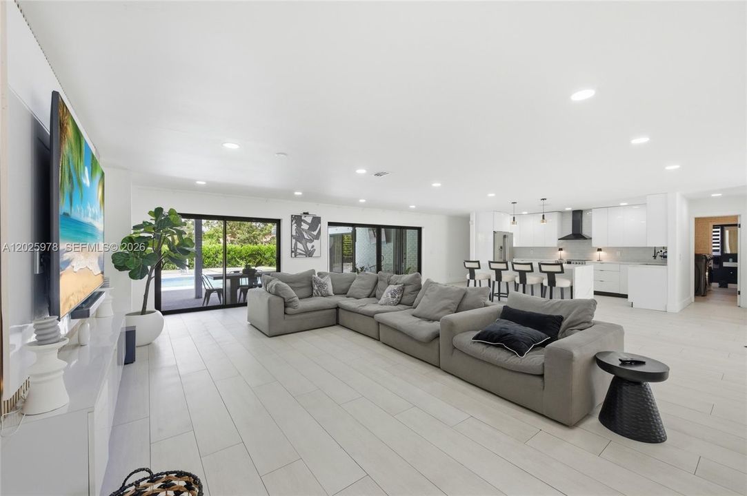 For Rent: $8,000 (4 beds, 2 baths, 2639 Square Feet)