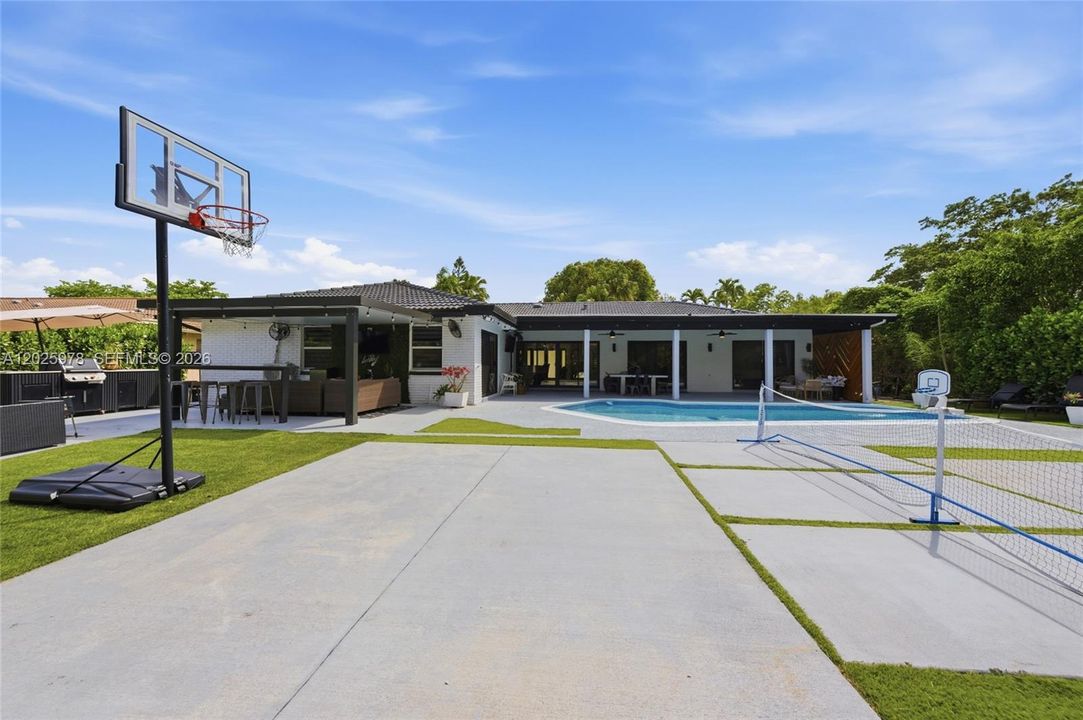 For Rent: $8,000 (4 beds, 2 baths, 2639 Square Feet)