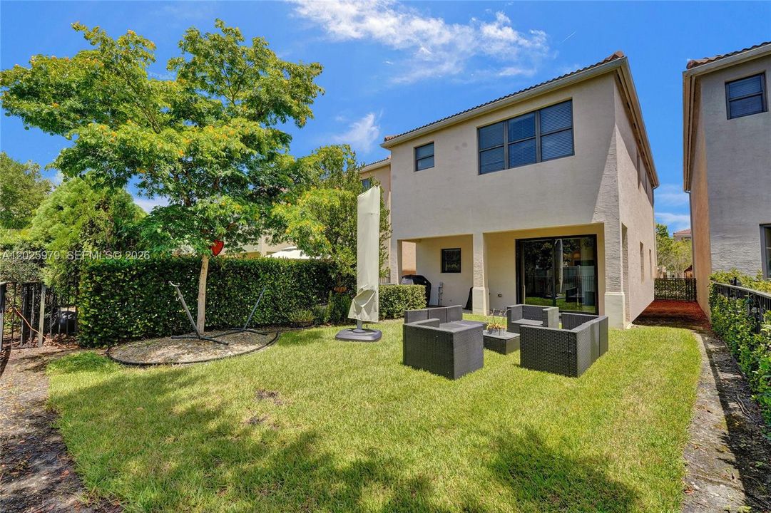 For Rent: $4,800 (4 beds, 2 baths, 2105 Square Feet)