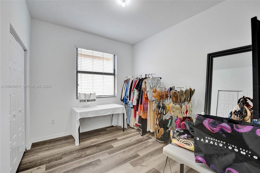 For Rent: $4,800 (4 beds, 2 baths, 2105 Square Feet)