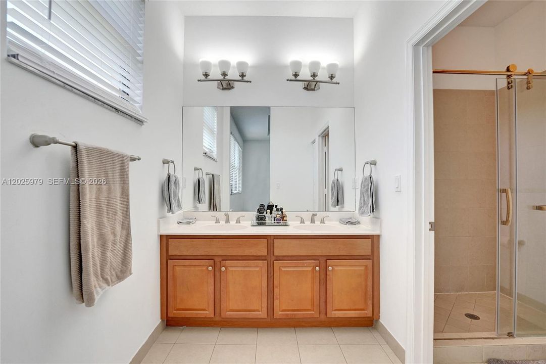 For Rent: $4,800 (4 beds, 2 baths, 2105 Square Feet)