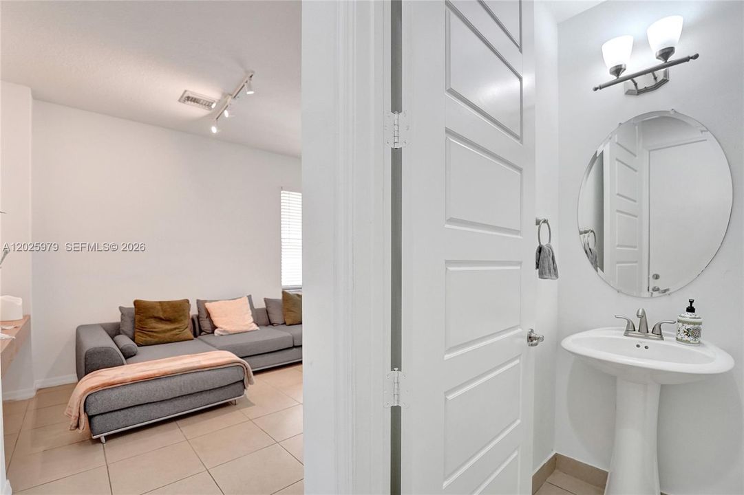 For Rent: $4,800 (4 beds, 2 baths, 2105 Square Feet)
