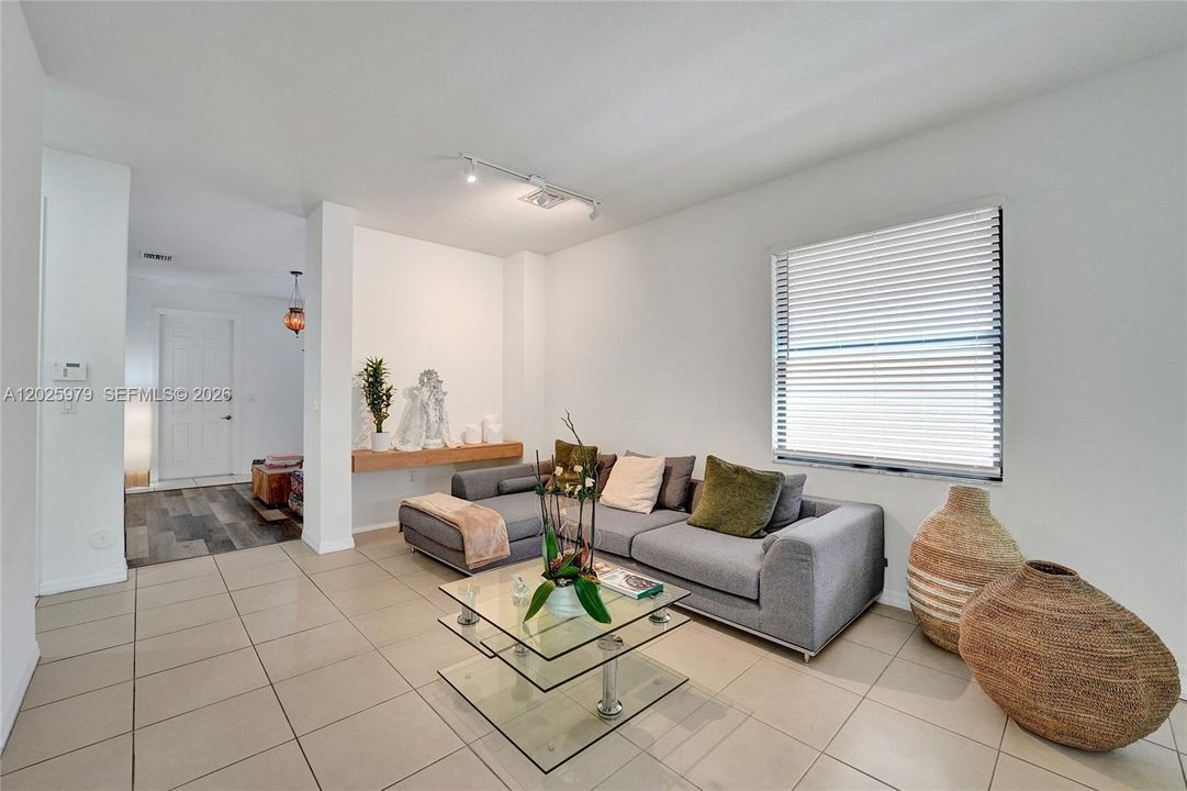 For Rent: $4,800 (4 beds, 2 baths, 2105 Square Feet)
