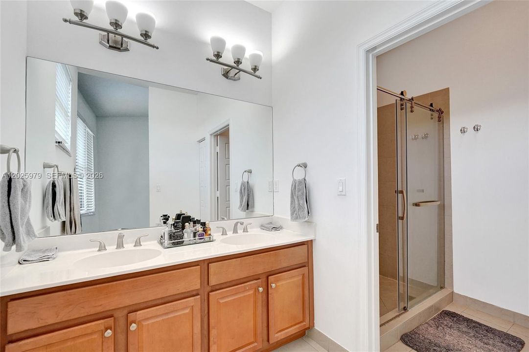 For Rent: $4,800 (4 beds, 2 baths, 2105 Square Feet)