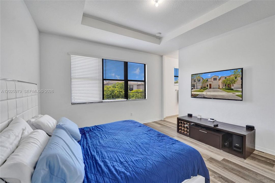 For Rent: $4,800 (4 beds, 2 baths, 2105 Square Feet)
