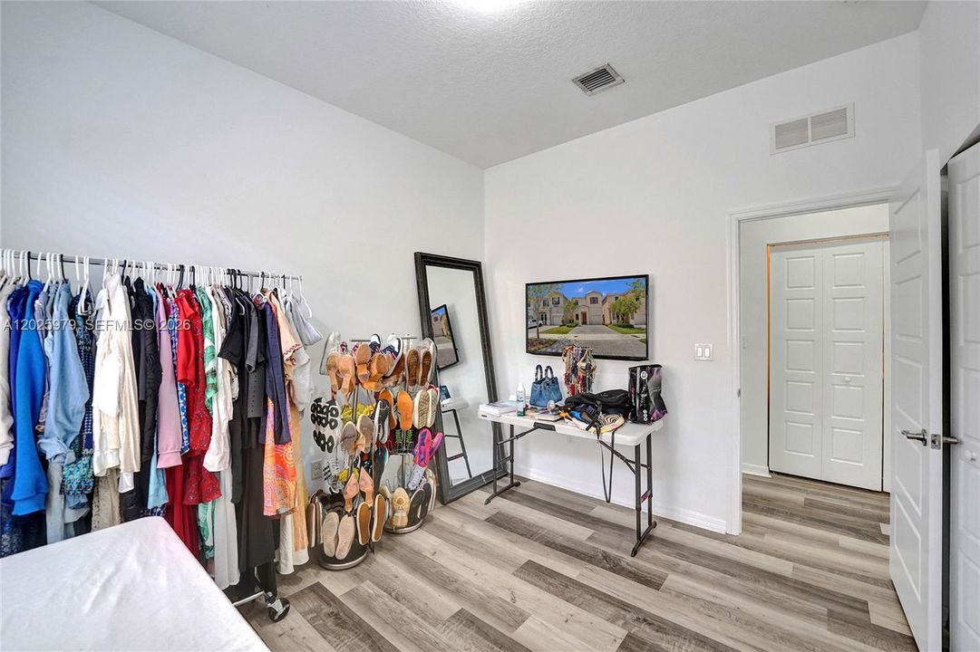 For Rent: $4,800 (4 beds, 2 baths, 2105 Square Feet)