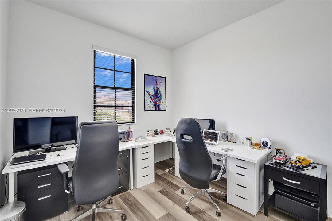 For Rent: $4,800 (4 beds, 2 baths, 2105 Square Feet)