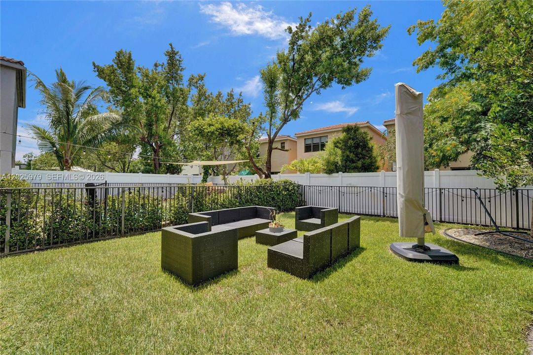 For Rent: $4,800 (4 beds, 2 baths, 2105 Square Feet)